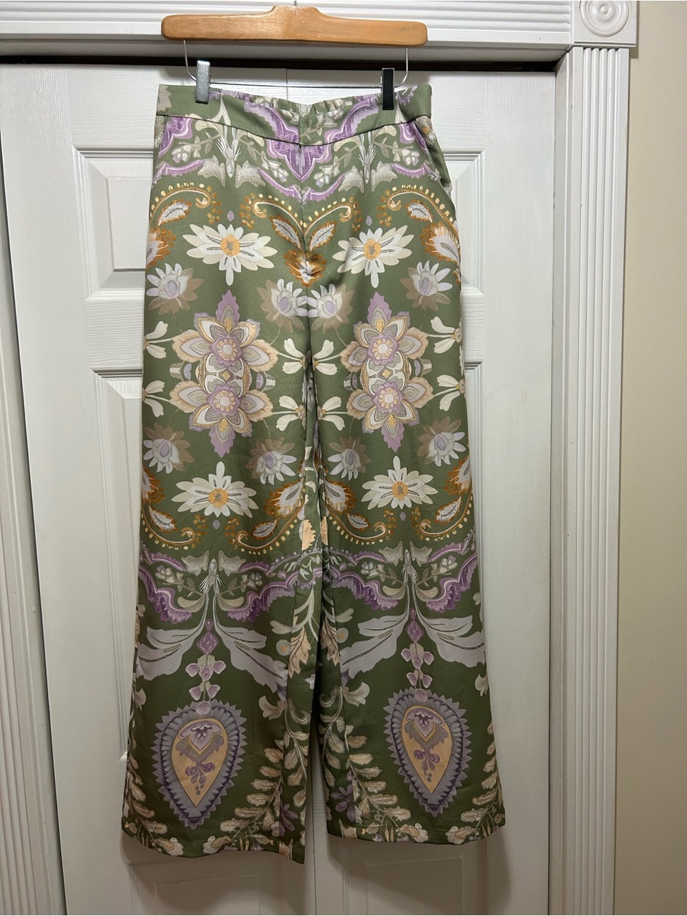 Sage patterned wide leg pant Size L